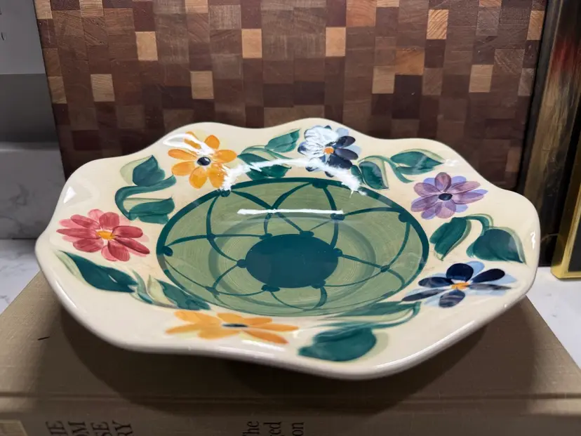 Gail Pittman Hand Signed Daisy Chain Ceramic Serving Bowl