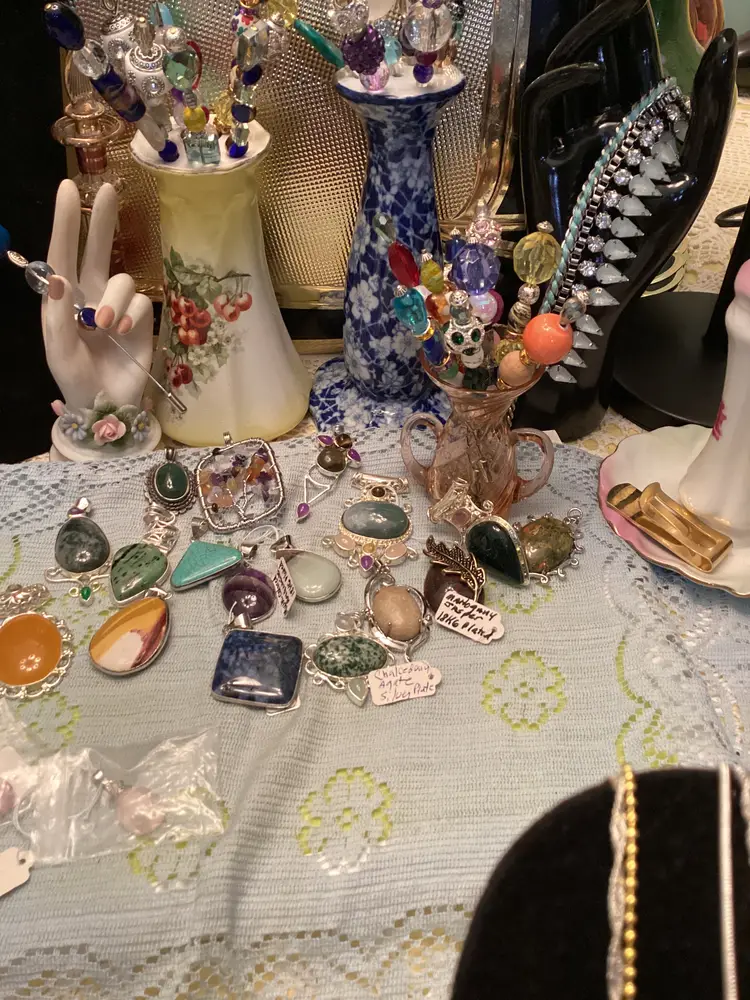 Clearance Queen Pop Up Semi Precious Stone Pendants, Chains, Hat Pins