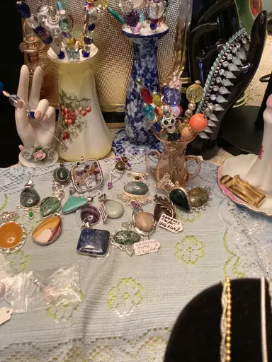 Clearance Queen Pop Up Semi Precious Stone Pendants, Chains, Hat Pins
