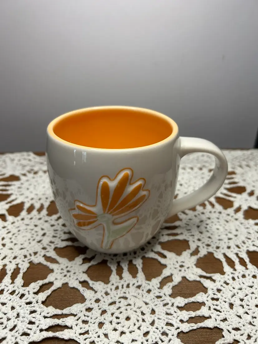 2006 Spring Collection Starbucks Peach And White Floral @4” Tall Mug