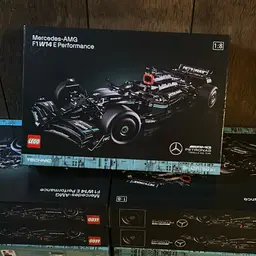 FULL SET BRAND NEW  - LEGO TECHNIG MERCEDES F1 AMG