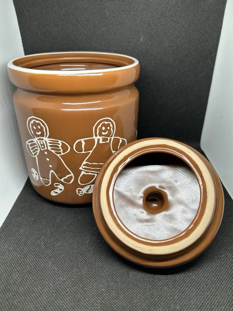 Ceramic Gingerbread Couple Cookie Treat Jar with Cookie Plate Christmas