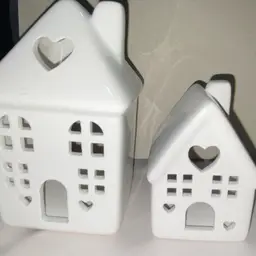 3 white ceramic houses candle holder