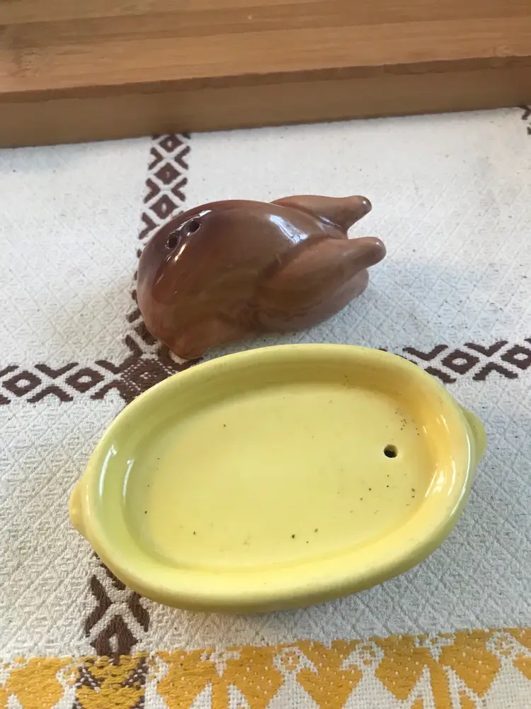 Turkey in pot shaker set