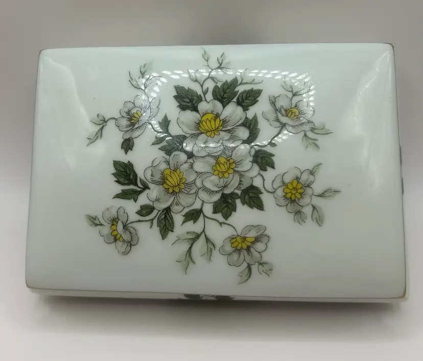 32 LEC Limoges, France Dresser Box