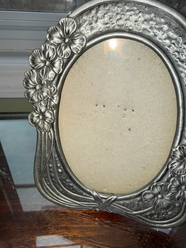 Vintage Oval Floral Pewter Picture Frame Fits 3x4" Photo Prop-Up Cottage Home
