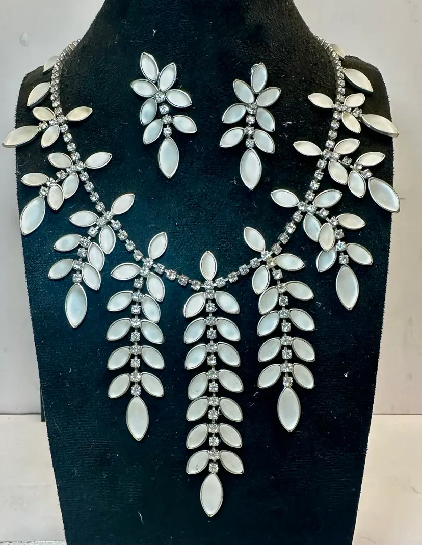 Vintage Art Deco Parure Style  Botanical Leaf Motif Bib Necklace & Matching Earrings
