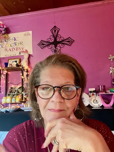 ClassicCollectorNadine- It’s All About Vintage Glass