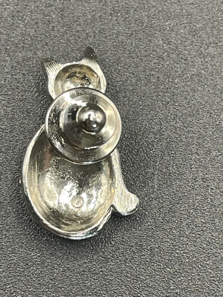 Vintage Silver Colored Cat Pin With Rhinestone Eyes