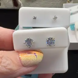 #29 Small Jewelry Item As Shown On Screen