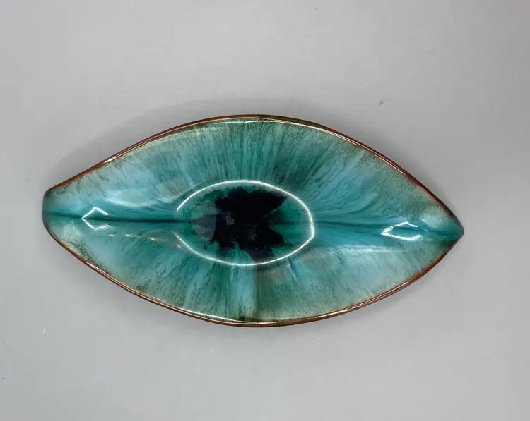 Vintage Blue Mountain Pottery (BMP) Leaf Shaped Trinket Bowl Candy Dish