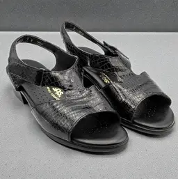 SAS Suntimer T-Strap Sandals Womens Size 9 W Black Croc Patent Leather Shoes