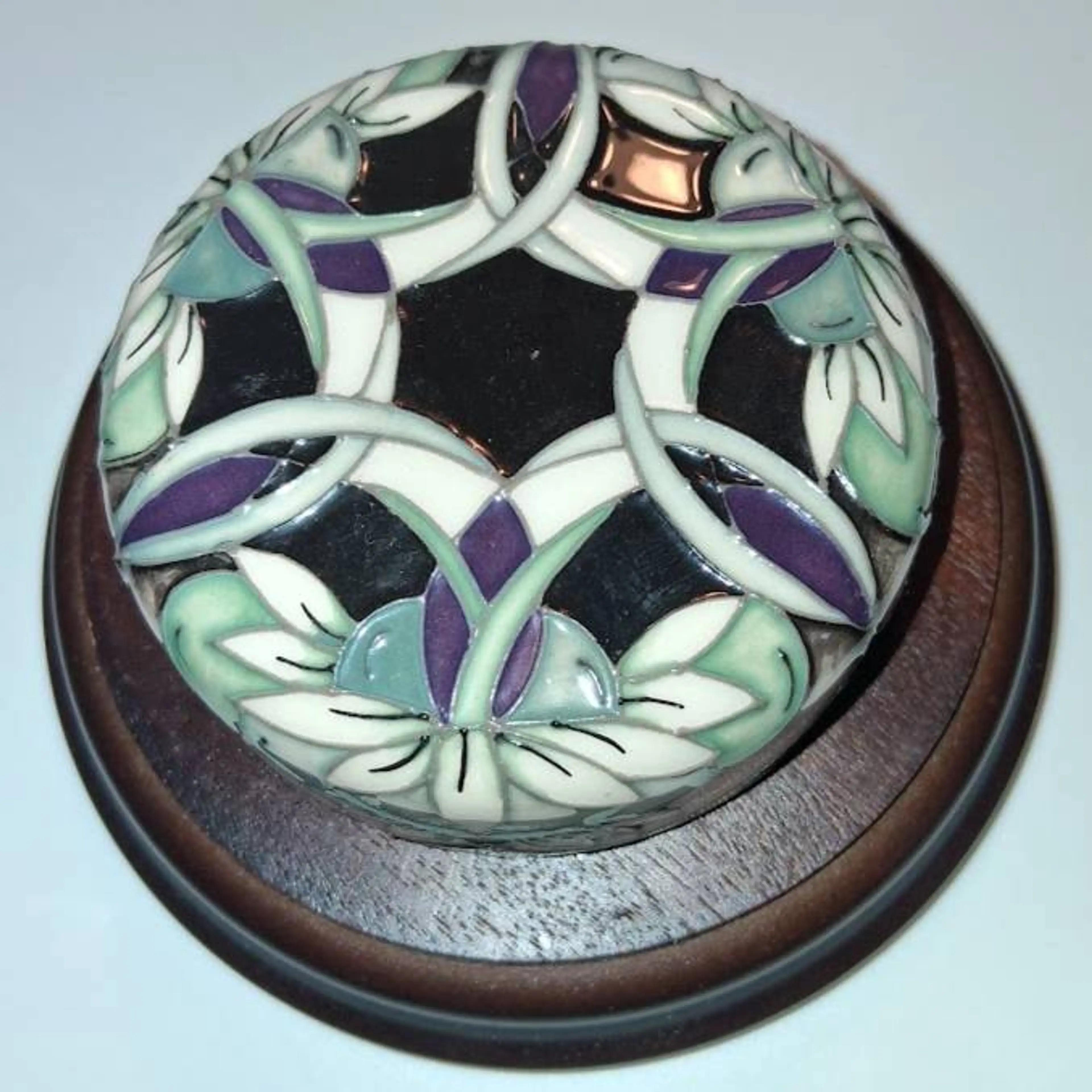 Image 2 of 8