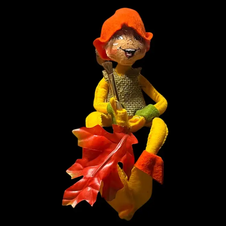 Annalee 8" Painting Elf Fall Leaf Paintbrush 2012 Sprite