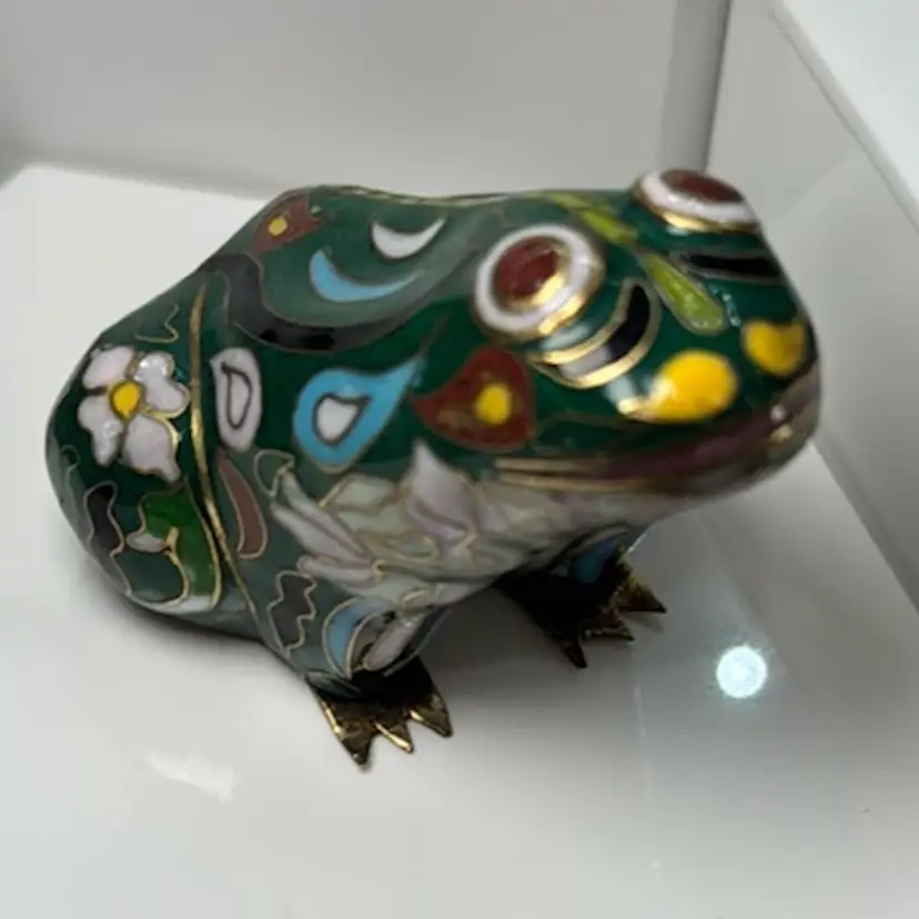 vintage Chinese cloisonné enamel frog figurine 2” tall