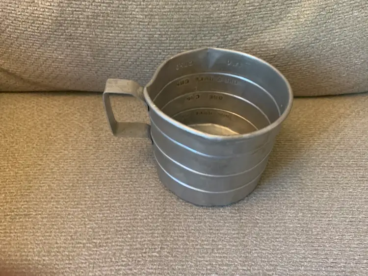 008 Vintage Aluminum Measuring Cup