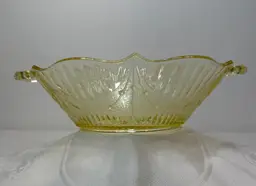 #01 Lancaster Yellow Handled Bowl