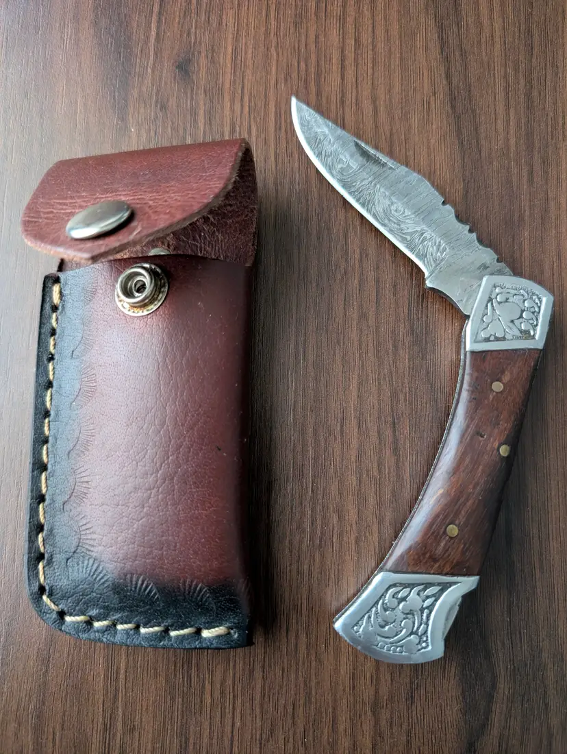 Damascus Pocket Knife w Leather Case