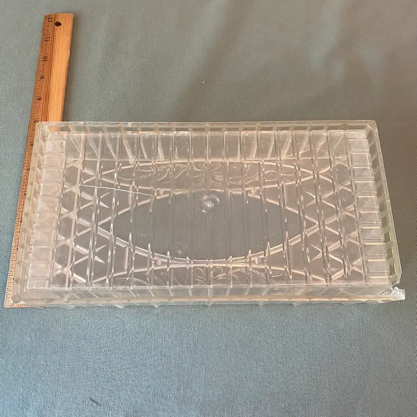 vintage Mid-Century Modern (MCM) clear plastic acrylic Lucite tissue box holder