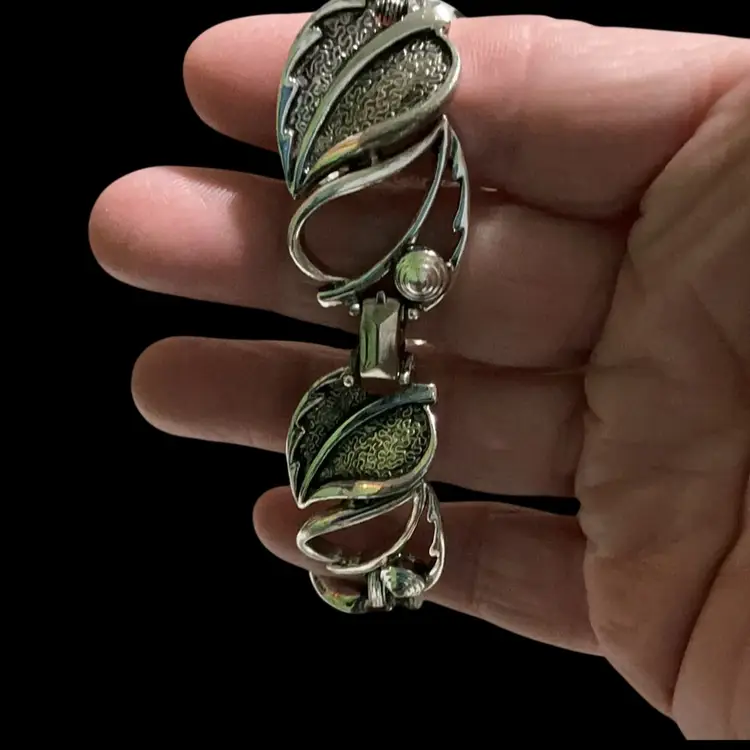 Vintage Silvertone Sarah Coventry Chunky Leaf Link Bracelet. Signed Sarah Coventry.