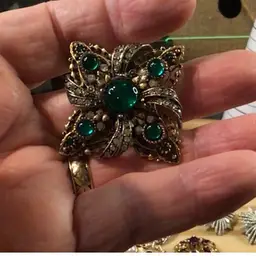 #03 - Choice of brooch Nov 11