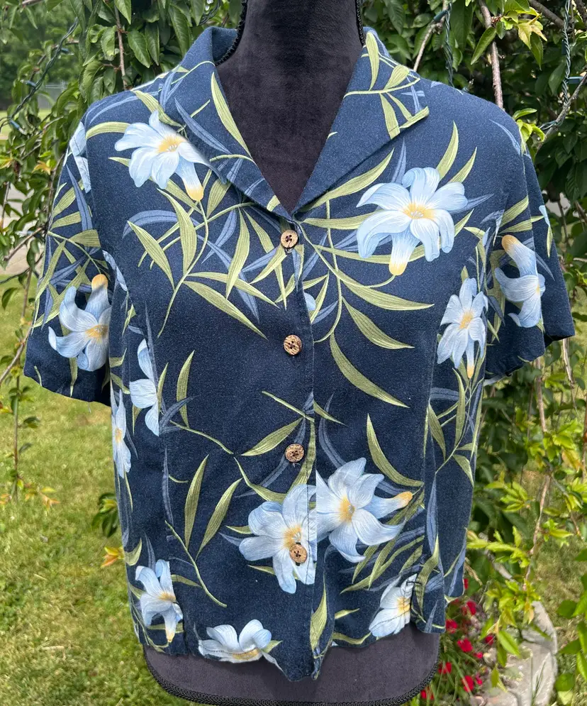 Vintage Jamaica Bat Hawaiian Navy Blue with Light Blue Flowers Short Sleeve Shirt X Large