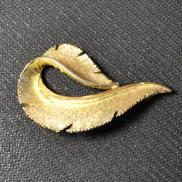 Vintage Sara Coventry Brooch Leaf Design Fashion Accessory