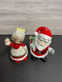Inv. 5071 Santa And Mrs. Claus Shakers