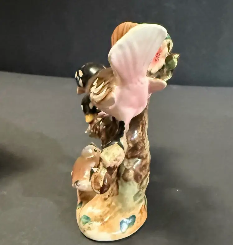 Vintage Robin Family Of  Birds Porcelain Figurine on Branch w Flower Japan