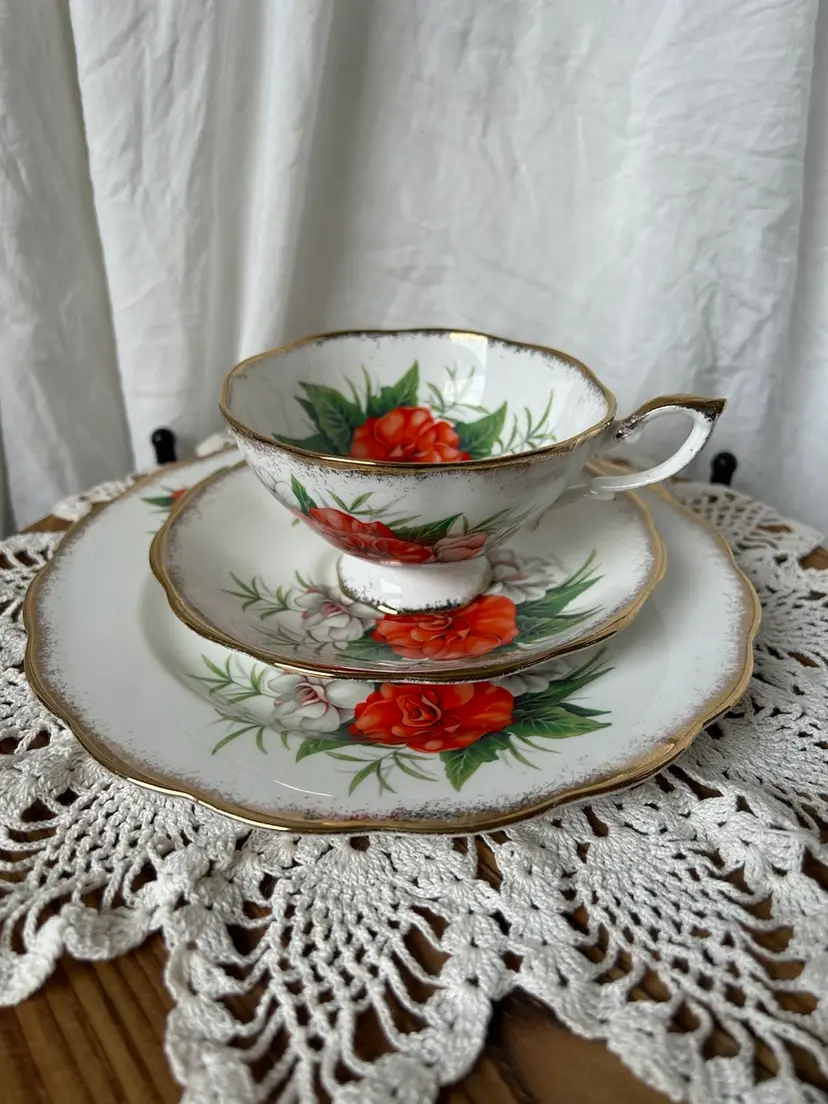 Royal Standard Fine Bone China Radiance Pattern Luncheon Tea Set 1950s