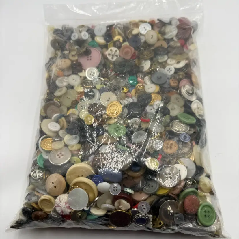 Mixed Large Lot 4 Pounds Vintage Contemporary Crafting Sewing Buttons