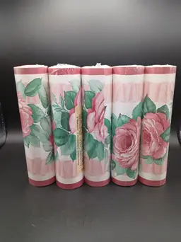 Vtg 1980s Wallpaper Border Mauve Roses Floral 5 rolls 6.7 wide 25.5 yds total