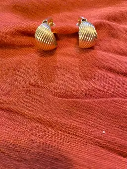 Gold Tone Sarah Coventry Clip On Earrings