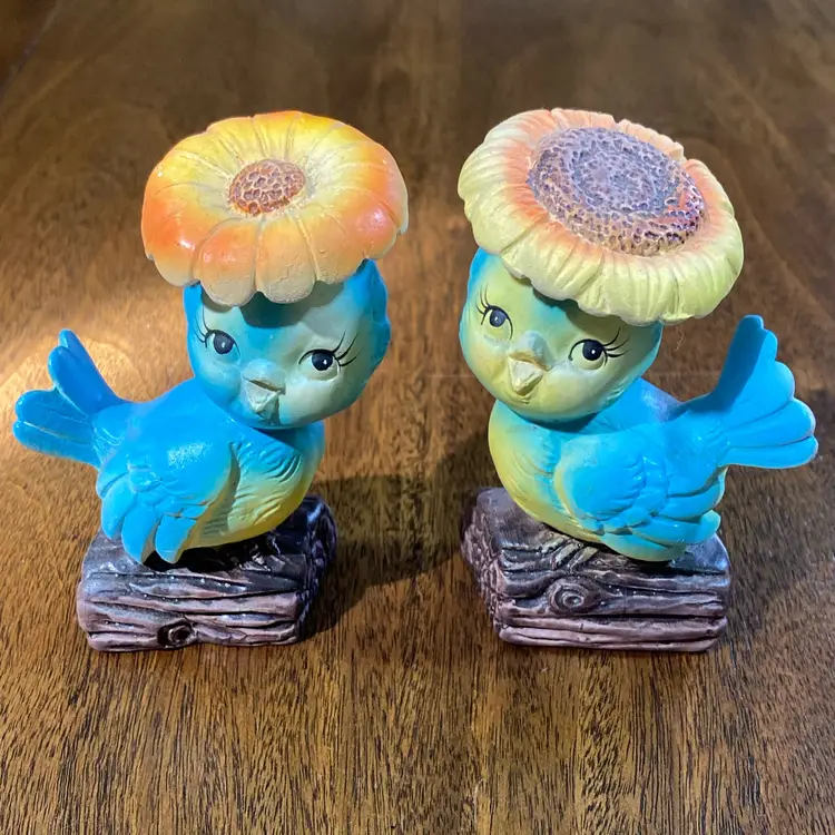 Vintage Bluebirds W/Sunflower Hats Salt And Pepper Shakers