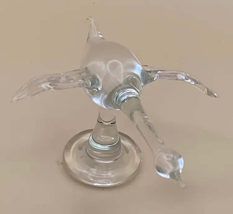 Art Glass Swan In Flight. Approximately 4.75” Long.