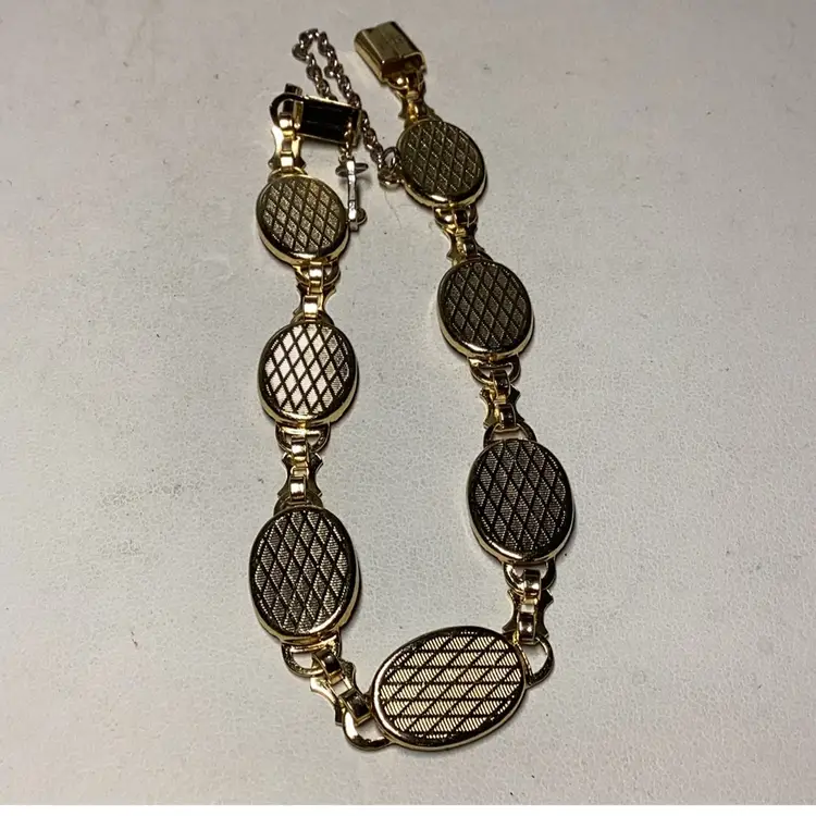 Damascene Style Link Bracelet 7.5” Goldtone With Safety Chain - Markers Mark Unable To Read See Pic 3