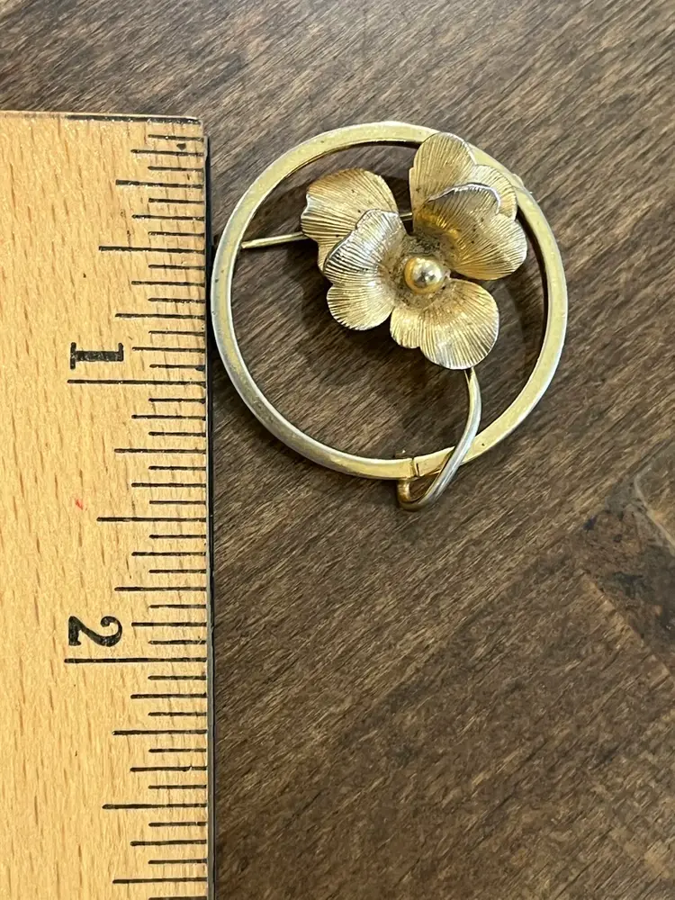 Vintage Round Goldtone Floral Brooch