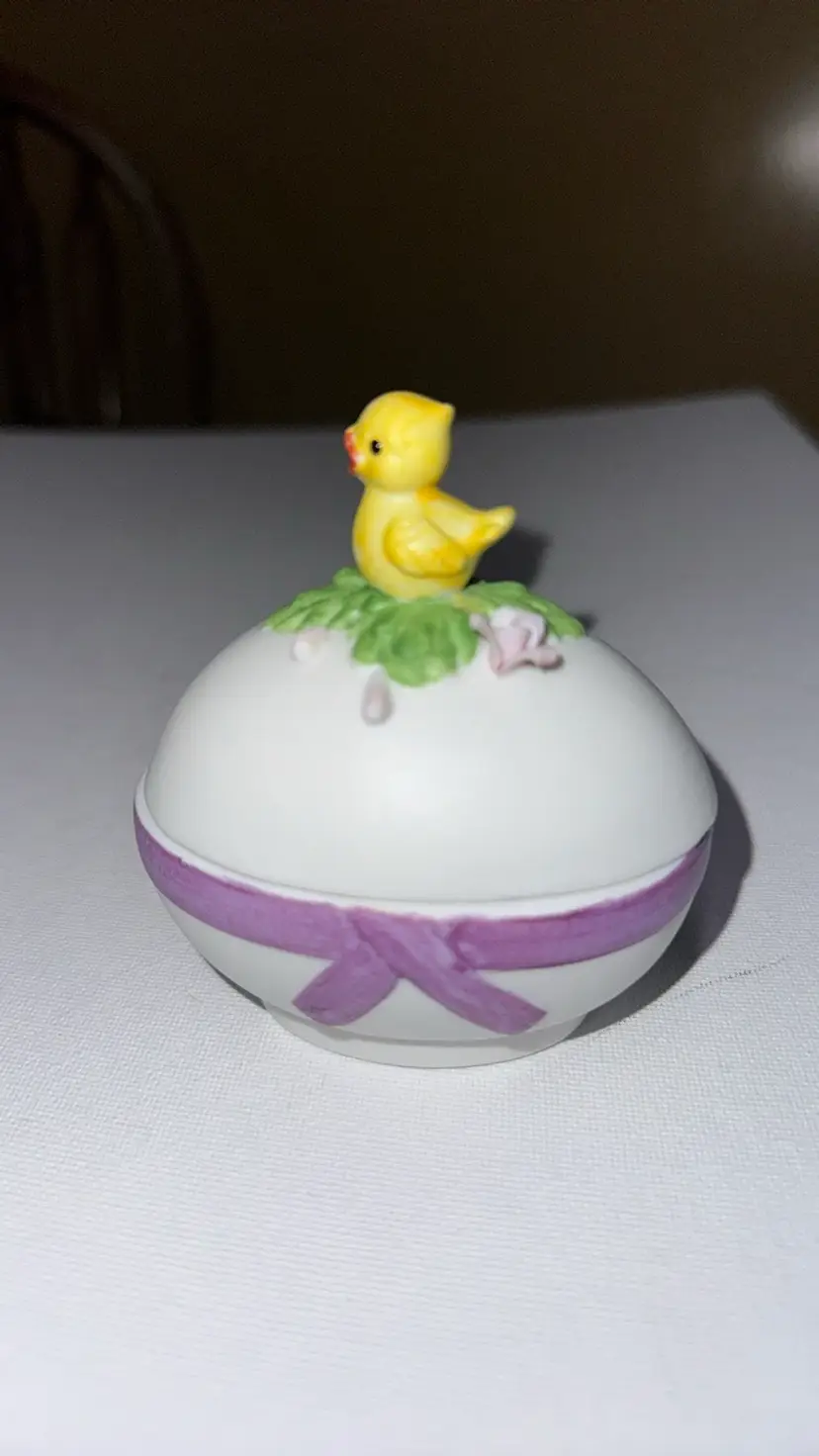 Lefton Chick Lidded Egg Trinket Dish #2579 Porcelain Bisque hand painted
