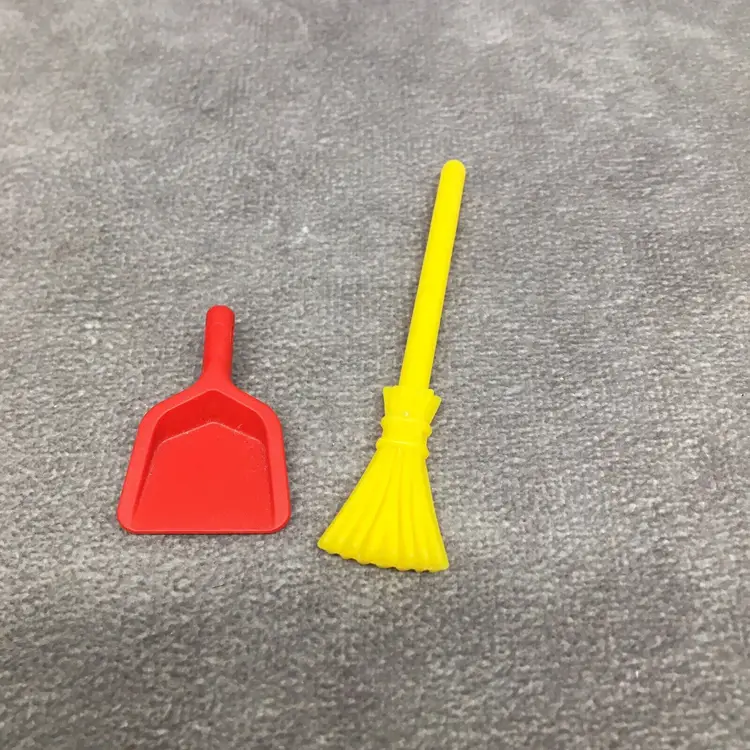 Playmobil Broom & Dustpan