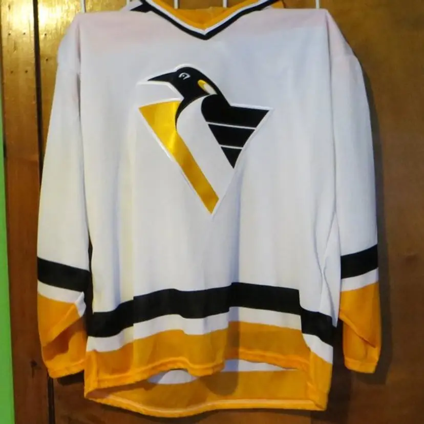 Vintage CCM Pittsburgh Penguins Hockey Pullover Hockey Shirt Yellow White