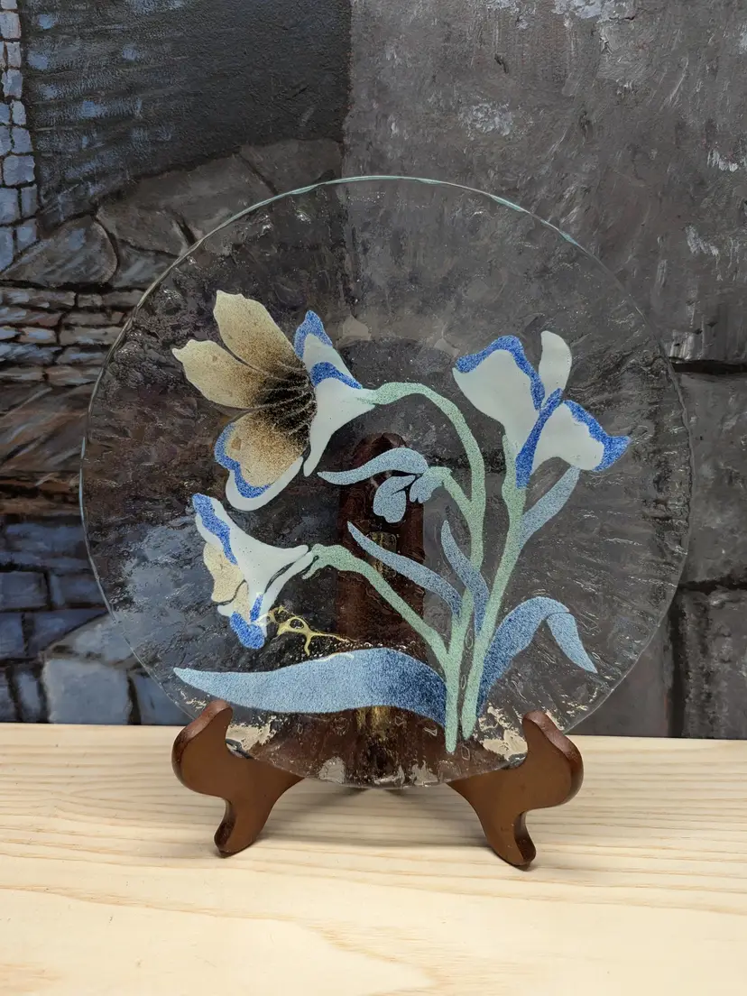 SYDENSTRICKER Fused Art Glass Blue  8 1/2" Plate Flower Lily White Spring Summer decor