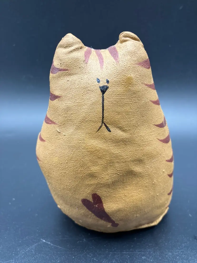 BIN - Vintage Painted Canvas Cat 4.5”
