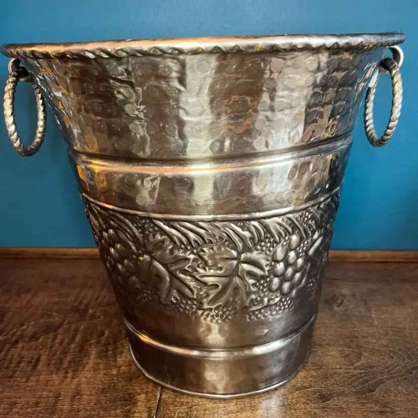 VTG  Hammered Antiqued Metal Grape Leaf Design Planter~Trash Can w/Twisted Rope