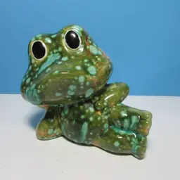 vintage ceramic Neil the Frog laying figurine green with blue speckles