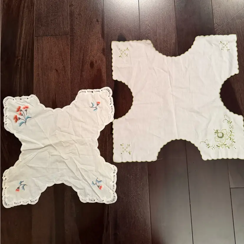 2 Vintage Floral Embroidered Bread/Biscuit Basket Liners