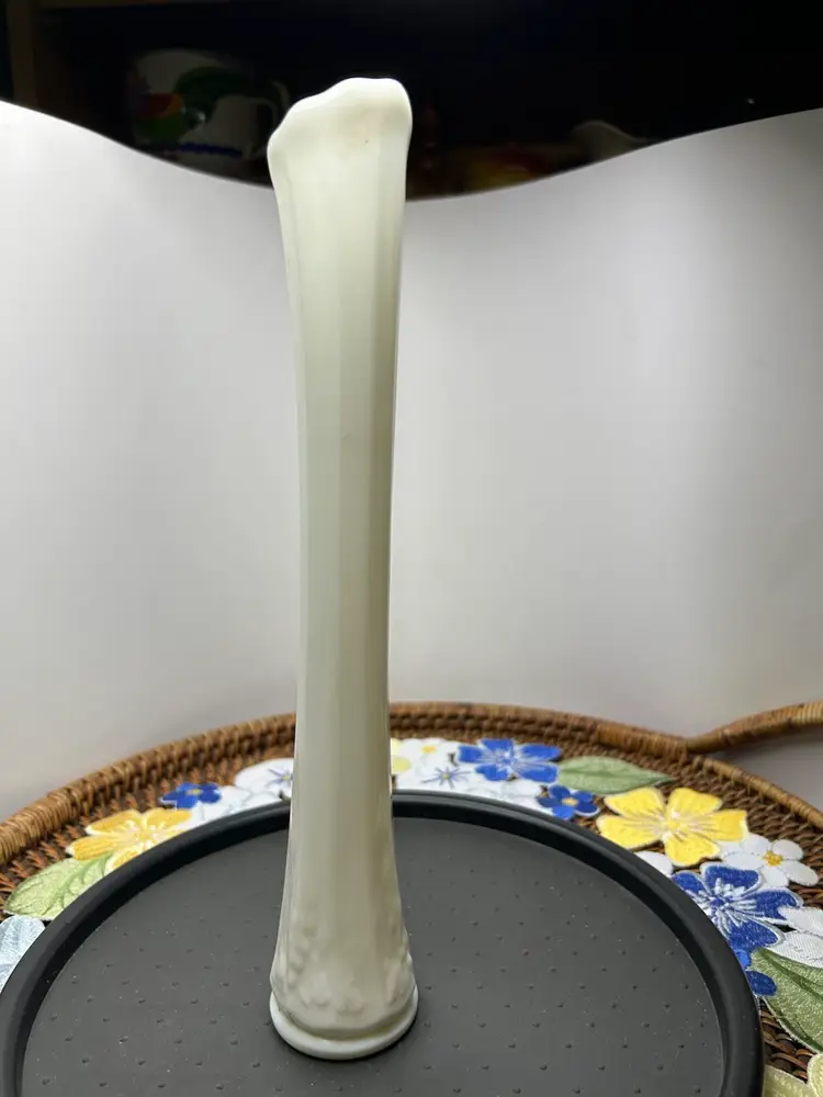 Vintage Westmoreland Milk Glass Stretch Vase