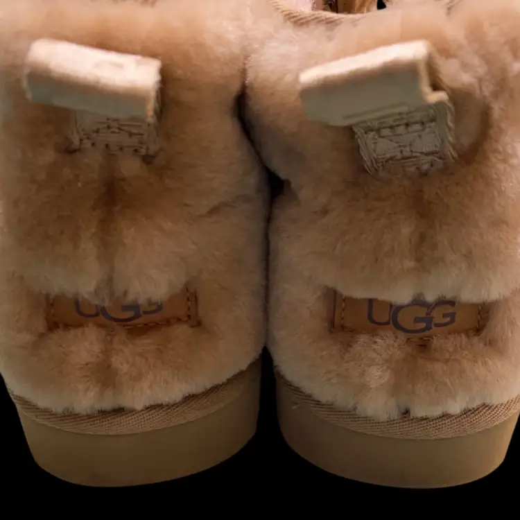UGG Neumel Cozy Chestnut 
NEW with Tags. Ladies SIZE 10