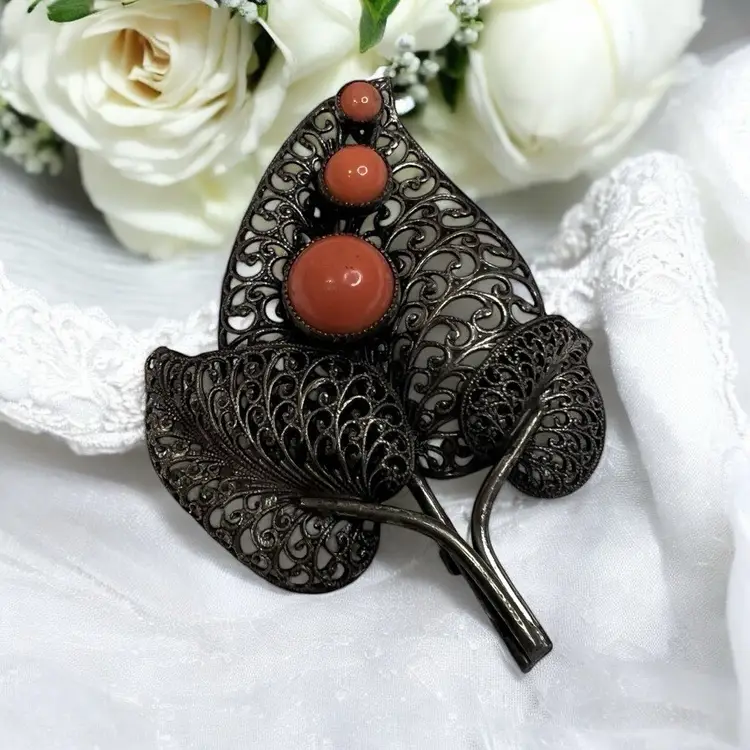 082 Sterling Vintage Leaf Brooch