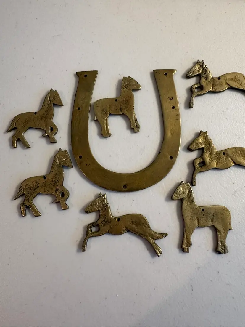 Brass Horseshoe With 7 Horse Charms