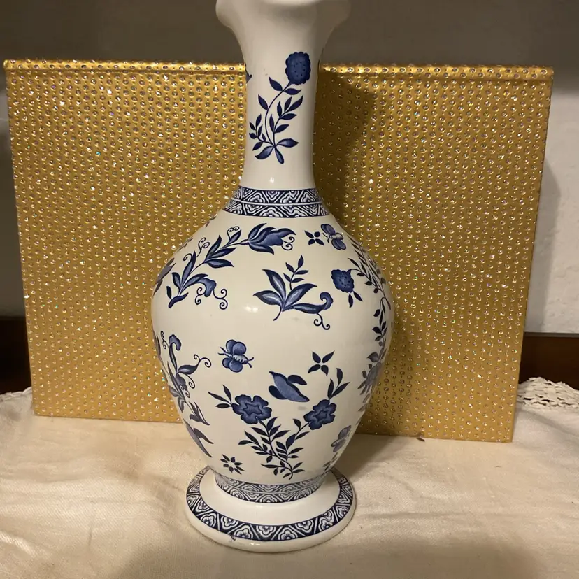 “Blue Onion”Porcelain Vase